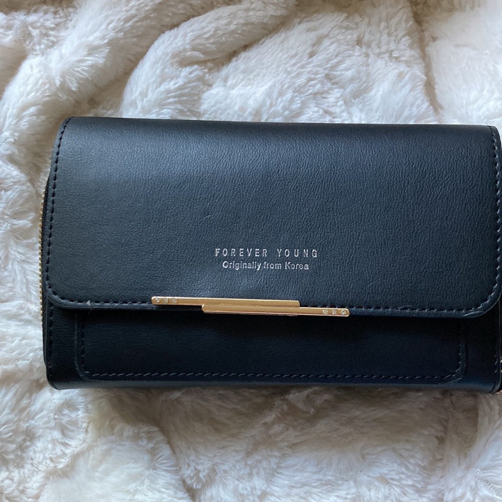 NWOT Wallet Style Wristlet Wallet/Pocketbook by Forever Young